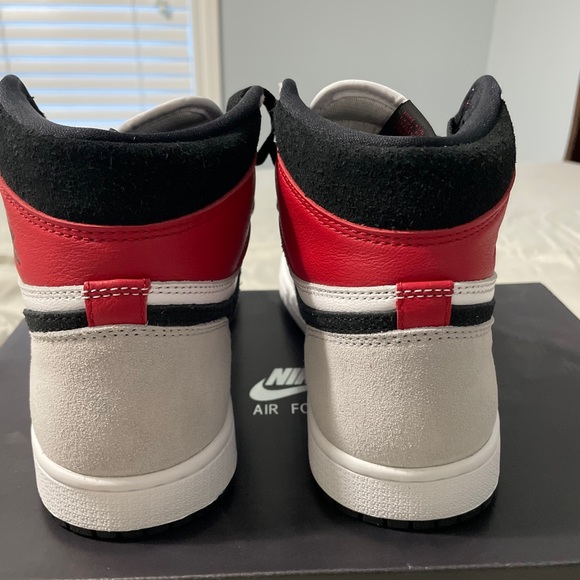 Retro Air Jordan 1 “light smoke grey” - Picture 3 of 5